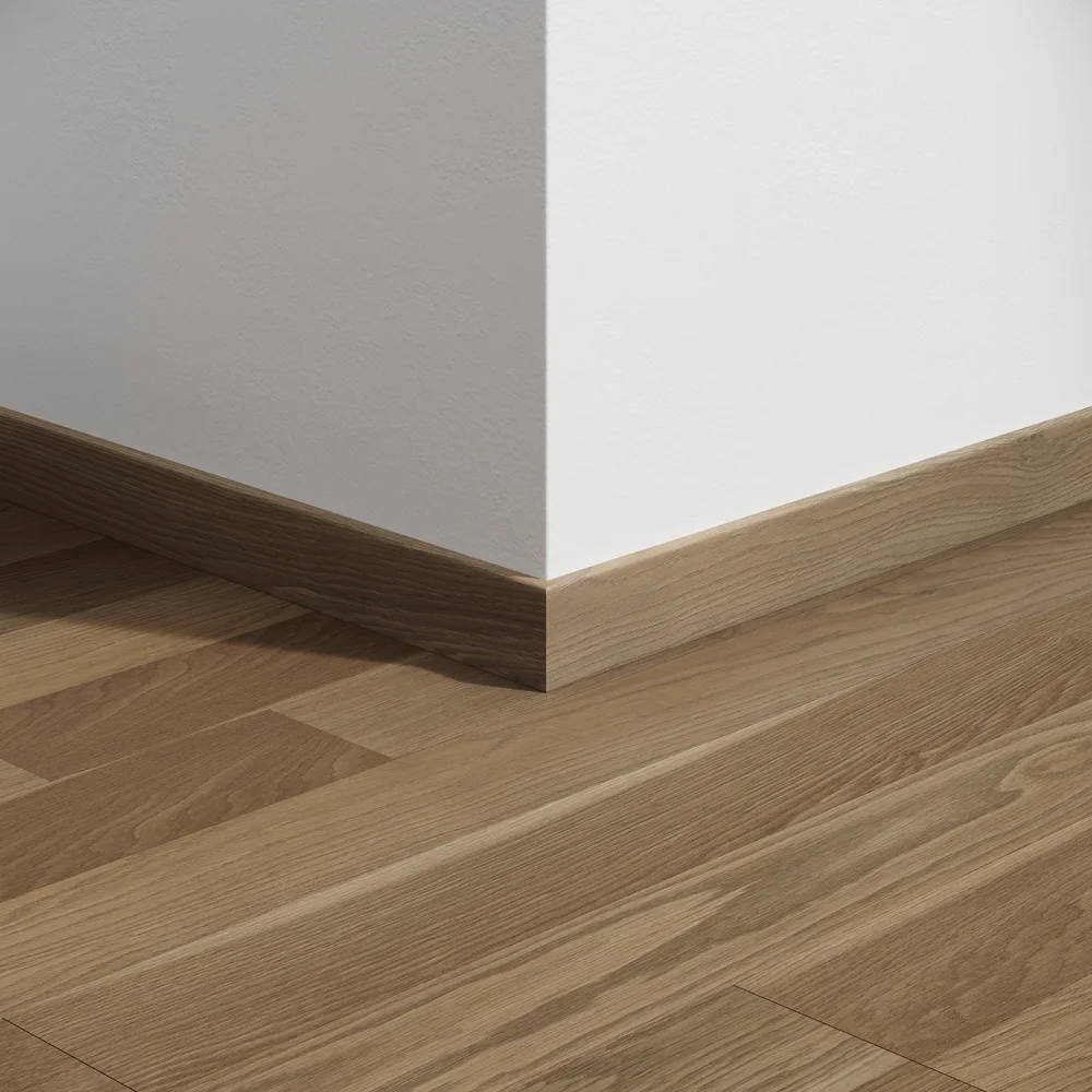 Sokkellist 14/60 2400 mm eik natur v:8774018 Sokkellist 14/60 2400 mm eik natur v:8774018