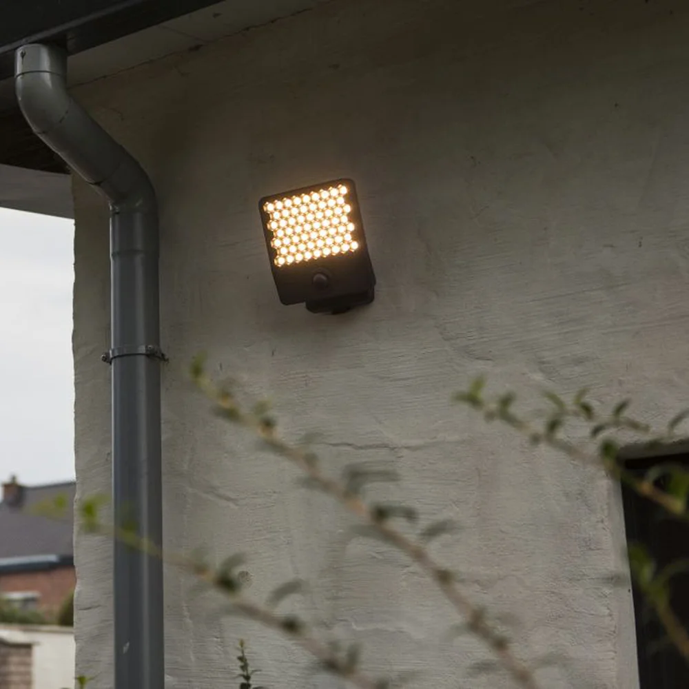 LUTEC ATLANTIS MEDIUM LED VEGGLAMPE 1 LYS PIR MØRKEGRÅ 3000K v:9457252 LUTEC ATLANTIS MEDIUM LED VEGGLAMPE 1 LYS PIR MØRKEGRÅ 3000K v:9457252