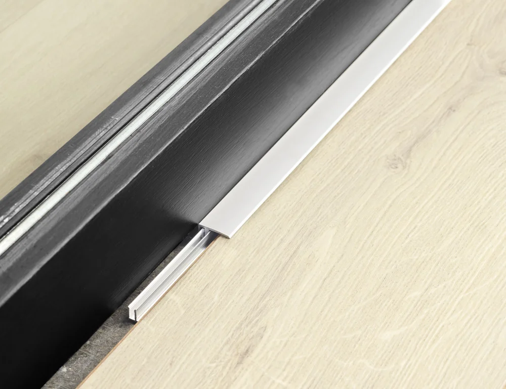 Avslutningslist a sølv 2m h7-12,3mm 2 meter lengde, høyde 7mm – 12,3 mm v:3817876 Avslutningslist a sølv 2m h7-12,3mm 2 meter lengde, høyde 7mm – 12,3 mm v:3817876